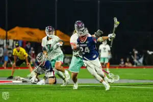 Stephen Kelly wins a faceoff battle over Connor Farrell (Photo courtesy of NickIeradi).