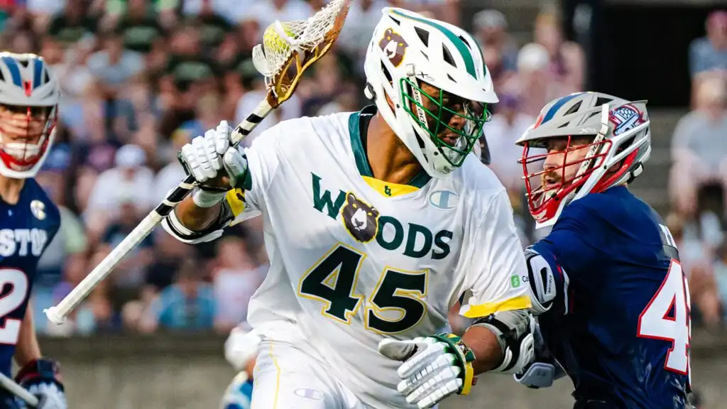 California Redwoods midfielder Ricky Miezan